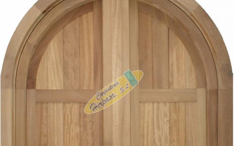 ventana de medio punto en madera de iroko